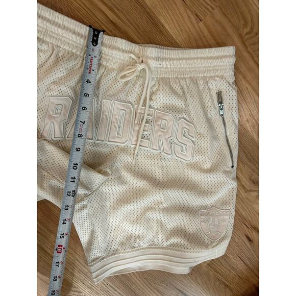 NFL Raiders Shorts All White Size Large Men's Jumbotron Arch Logo - Picture 10 of 12